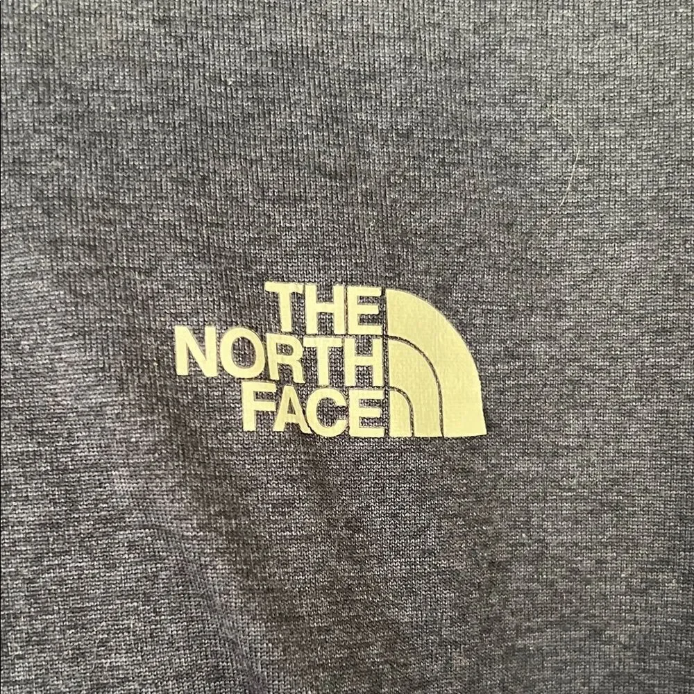 Like New! The North Face Flashdry Hooded Long Sleeve Pullover in M